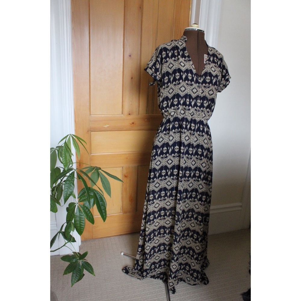 Cream&Navy Maxi Dress - Picture 3 of 8